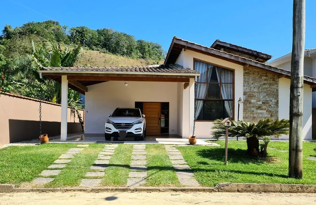Linda Casa em Ubatuba Condomínio Fechado-1